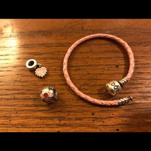 EUC Pandora rope bracelet with 2 Pandora charms 💕